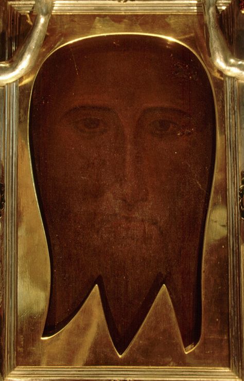 The image from San Silvestro (Matilda chapel in the Vatican Palace) Jesus Optical Illusion, Veil Of Veronica, Optical Illusion Images, Turin Shroud, Cool Illusions, White Figures, Baroque Frames, Images Of Christ, Jesus Face