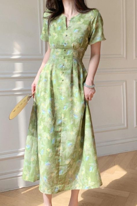 Aesthetic Dresses For Women, Casual Frock Designs For Women, Cute Modest Dresses Casual, Frock Ideas For Women, How To Dress, Dress Korean Style Simple, Solid Colour Dress, Casual Modest Summer Outfits, Modest Vintage Dresses