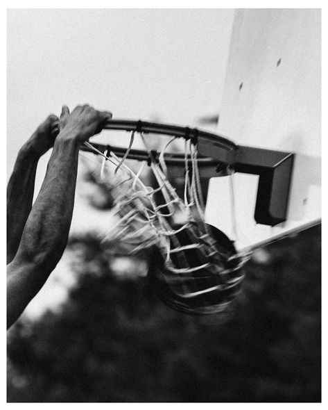 4AM photoshoot on the court with Ismaël Diouf. Assistant @yoan.sun #winonair #nikebasketball #sonyalpha #NCAA Basketball Court Photoshoot, Sports Editorial, Basketball Photoshoot, Basketball Shoot, Basketball Aesthetic, Sport Editorial, Photoshoot Moodboard, Outdoor Basketball Court, Basketball Shooting