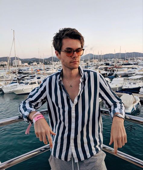 Harrison Webb, Insta Me, A Yacht, Sunglasses Style, Classic Sunglasses, Cellulose Acetate, Fashion Sunglasses, Men Fashion, Hinges