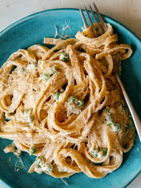 Browned Butter Fettuccine Alfredo Recipe Fetuccini Alfredo, Fettuccine Alfredo Recipe, Spoon Fork Bacon, Creamy Pasta Sauce, Fettuccine Alfredo Recipes, Alfredo Recipe, Browned Butter, Fettuccine Alfredo, Creamy Pasta