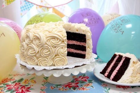 A gender reveal cake from Magnolia Bakery---definitely the most elegant gender reveal cake I've seen. Gender Reveal Cake Inside, Gender Cake, Gender Reveal Cakes, Rose Gender, Baby Reveal Cakes, We're Pregnant, Magnolia Bakery, Rosette Cake, City Baby