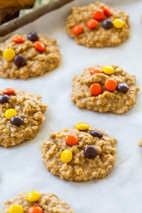 No-Bake Peanut Butter Oatmeal Cookies with Reese's Pieces Reese's Pieces Cookies, Christmas No Bake Treats, Reeses Cookies, Oatmeal No Bake Cookies, Jif Peanut Butter, Spicy Southern Kitchen, Recipes Spicy, Butter Oatmeal Cookies, Reese's Pieces