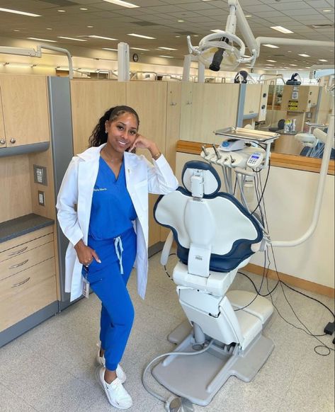 Dentist Scrubs Woman, Black Orthodontist Aesthetic, Black Dentist Women, Dentist Black Women, Black Dental Assistant Aesthetic, Dental Hygienist Black Women, Dental Nurse Aesthetic, Black Dental Hygienist Aesthetic, Black Dentist Aesthetic