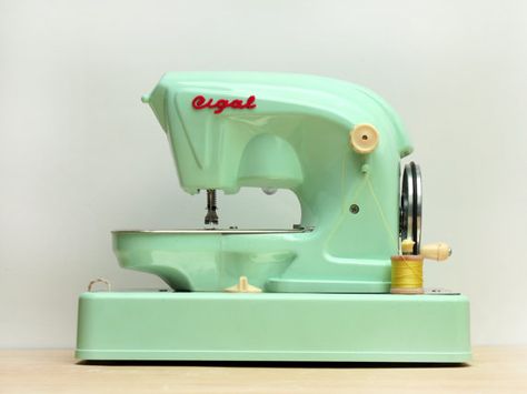 Working Mid century Modern french CHILD SEWING machine - Old Toy - mint green decor Blue Sewing Machine, Childs Sewing Machine, Miniature Sewing Machine, Mint Green Decor, Old Singer Sewing Machine, Feather Weight Sewing Machines Vintage For Sale, Vintage Sewing Notions, Antique Sewing Machines, Diy And Crafts Sewing