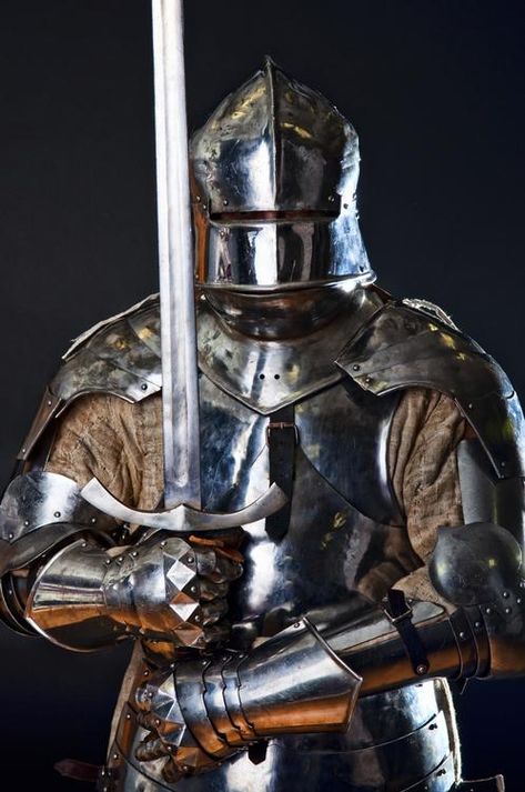 Knights were the wealthiest and best trained warriors in the entire medieval world. Description from randomrocker.co.uk. I searched for this on bing.com/images House Arryn, Medieval Warriors, English Knights, Medieval Knight Armor, Knight Medieval, Knight Templar, Medieval Knights, Medieval Clothes, Historical Armor