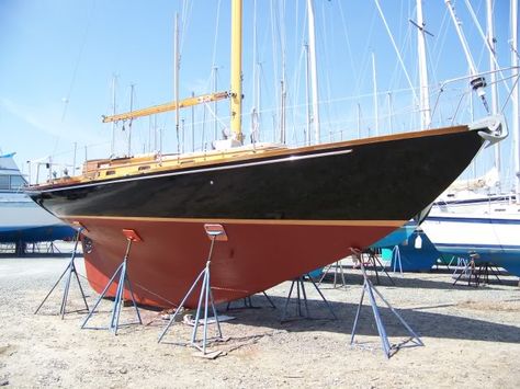 polyurethane topsides paint on a wooden boat saved for color scheme ideas Boat Colors, Color Scheme Ideas, Boats Yachts, Small Sailboats, Classic Sailing, Sailing Yachts, Sail Boats, Love Boat, Boat Painting