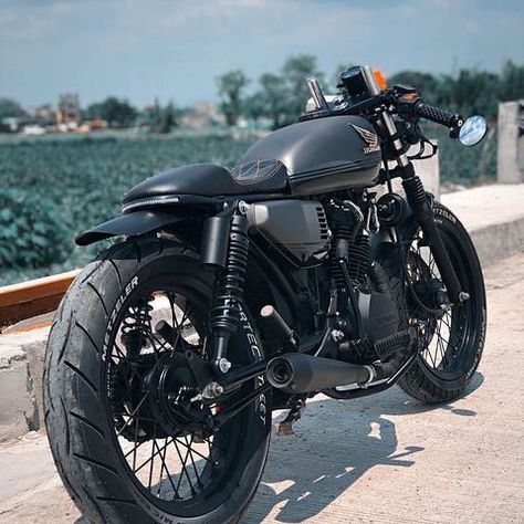 𝐂𝐀𝐅𝐄𝐑𝐀𝐂𝐄𝐑 𝐁𝐀𝐍𝐃𝐈𝐓 (@caferacerbandit) • Instagram photos and videos Honda Cb125, Sepeda Retro, Honda Cg125, Yamaha Cafe Racer, Cafe Racer Moto, Honda 125, Brat Cafe, Cafe Racer Design, Moto Custom