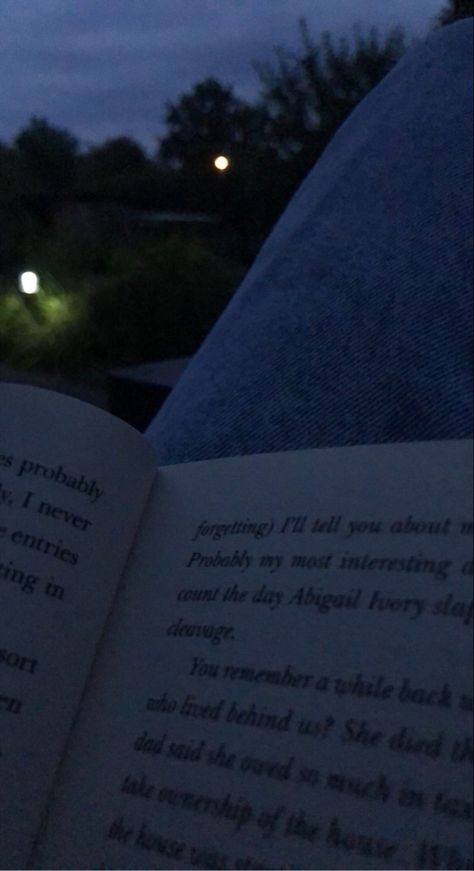 Book | reading at night | collen hoover | it ends with us | Reading At Night, Night Book, Reading Stories, It Ends With Us, Creative Instagram Photo Ideas, Book Reading, Dark Night, Aesthetic Photo, Book Aesthetic