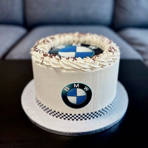 Bmw Cake Ideas, Bmw Cakes For Men, Bmw Birthday Cake, Car Cakes For Men, Bmw Cake, Cake Designs For Boy, Cake For Boyfriend, Cars Birthday Cake, Teen Cakes