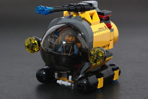 Lego Mini-Submarine by 713 Avenue #lego #submarine #brickadelics #mini Lego Underwater Moc, Lego Underwater, Lego Starship, Mini Submarine, Lego Submarine, Lego Bins, Lego Boats, Lego Boat, Lego Spaceship