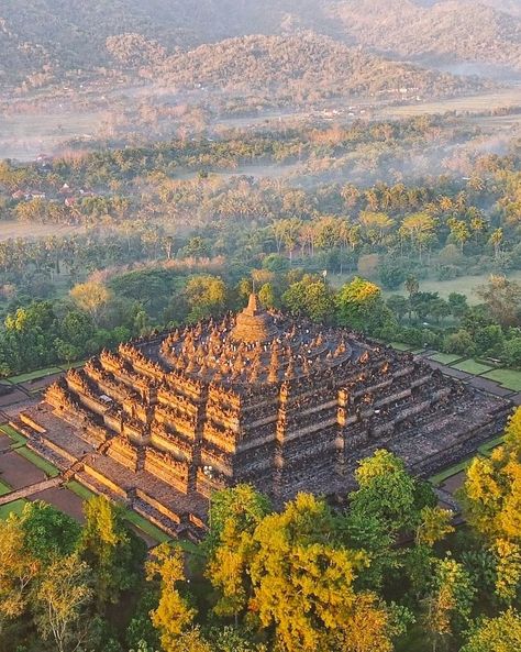 Candi Borobudur Aesthetic, Rock Temple, Borobudur Temple, Temple Photography, Dream Trips, Cardboard Sculpture, History Facts Interesting, Downtown Outfits, Road Trip Destinations