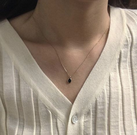 Simple Necklace Aesthetic, Simple Vintage Jewelry, Classy Jewellery, Dainty Jewelry Necklace, Neck Pieces Jewelry, Fancy Jewelry Necklace, Edgy Jewelry, Pretty Jewelry Necklaces, Expensive Jewelry Luxury