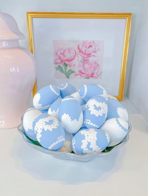 Ceramic Easter Eggs, Painted Chinoiserie, Blue White Ceramic, Easter Paintings, Ceramic Easter, Painted Eggs, Blue Eggs, Easter Egg Painting, Scented Sachets