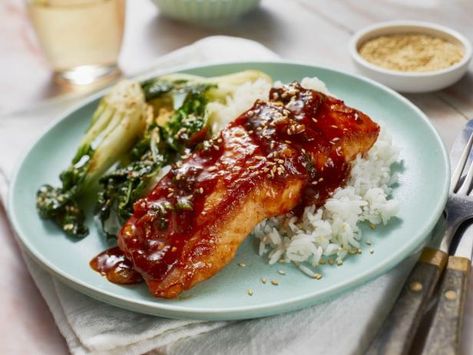 Maple Garlic Sriracha Salmon Salmon Sriracha, Siracha Salmon, Sriracha Salmon Recipes, Honey Sriracha Salmon, Mary Makes It Easy, Honey Rice, Sriracha Salmon, Salmon Glaze Recipes, Mary Berg