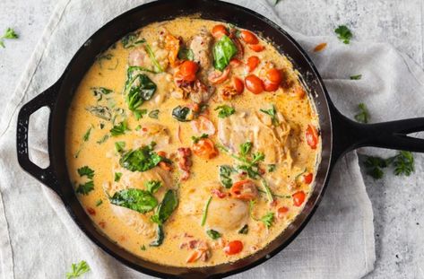 Tuscan Chicken Thighs, Creamy Tuscan Chicken Recipe, Cooking Chicken Thighs, Creamy Tuscan Chicken, Chicken Keto, Tuscan Chicken, Everyday Dishes, Sauce For Chicken, Spinach And Cheese