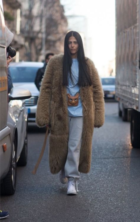 Mens Fashion Week Street Style, Winter Street Style, Gilda Ambrosio, Wu Wear, Knit Sweater Coat, Milan Street Style, Winter Street, Street Style Edgy, Mens Fashion Week