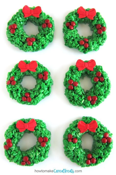 Rice Krispie Treat Wreaths Green Rice Krispie Treats, Christmas Dessert Platter, Fun Rice Krispie Treats, Krispie Treats Christmas, Dessert Platters, Rice Krispie Treats Christmas, Fondant Bow, Peppermint Marshmallows, Krispie Treats Recipe