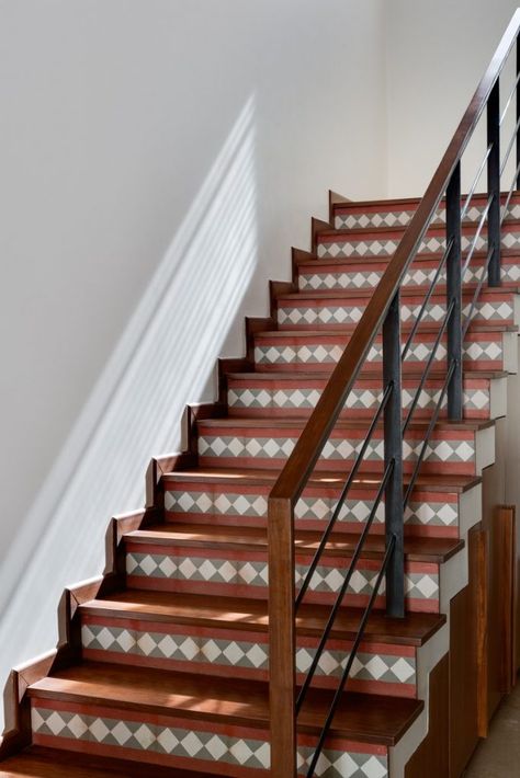 A Tropical House With Essence In A Modernist Manner | Yellow Door Architects - The Architects Diary Farmhouse 2023, Wooden Staircase Railing, Staircase Detail, Tiled Staircase, Earthy Elements, Narrow Staircase, Wooden Cladding, Stair Design, Traditional Staircase