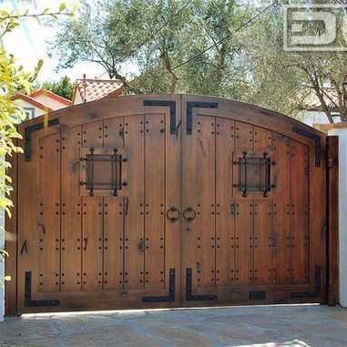 A Laguna Beach Spanish Style Driveway Wood Gates Driveway, Tor Design, Wood Gates, Castle Doors, Wooden Gate, Driveway Entrance, Wood Gate, Spanish Style Home, House Gate Design