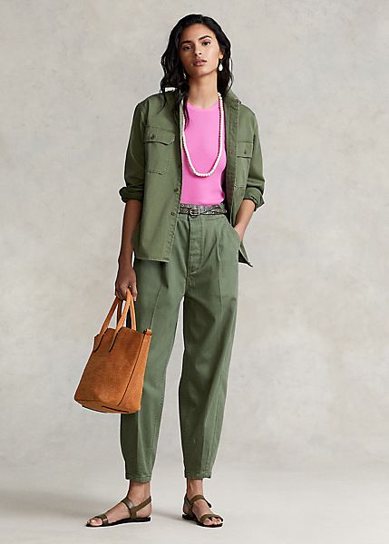 French Fashion Women Summer, Olive Green Shirt Outfit, Linda Wright Style, Green Slacks, Green Shirt Outfits, Lace Camisole Top, 2015 Outfits, Smart Casual Women, French Women Style