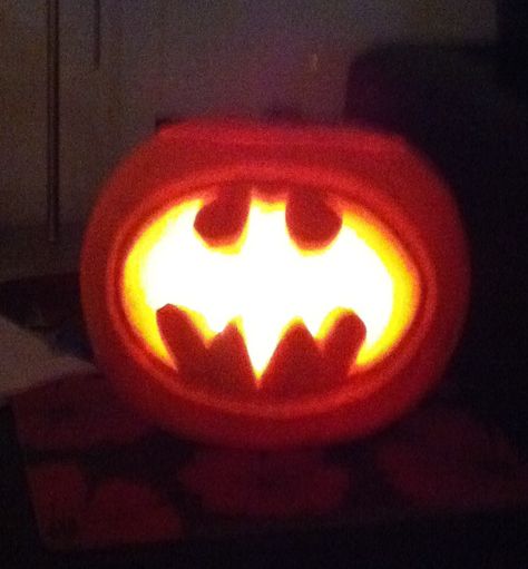 Batman pumpkin Batman Pumpkin Carving, Batman Pumpkin, Pumpkin Pumpkin Carving, Batman Signal, Pumkin Decoration, Pumpkin Carving Contest, Pumpkin Carving Designs, Bat Man, Pumpkin Pumpkin