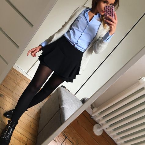 992 Me gusta, 65 comentarios - Céline (@lesfutiles) en Instagram: "Bon dimanche ☀️😘 #outfit #ootd #metoday #whatimwearingtoday #instalook #instafashion #sundaylook…" Look Short, Work Chic, Looks Chic, Business Casual Outfits, Black Tights, Work Fashion, Black Skirt, Outfits Casuales, Blue Shirt