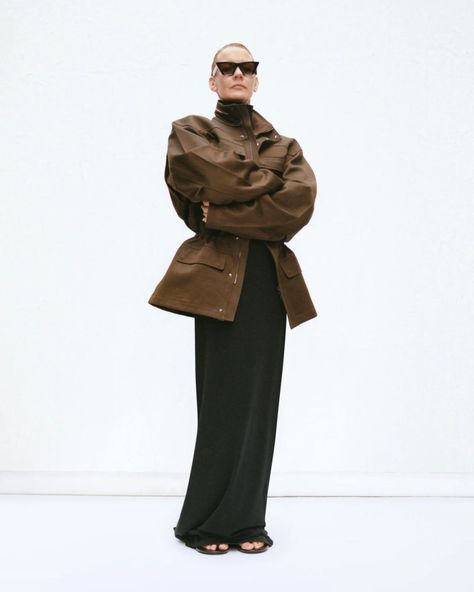 Minimalist Style - Sandra Hüller by Tyrone Lebon for Phoebe Philo... Sandra Hüller, Summer Minimal, Tyrone Lebon, Street Style Aesthetic, Fashion Campaign, Business Photoshoot, Campaign Fashion, Unique Outfit, Phoebe Philo