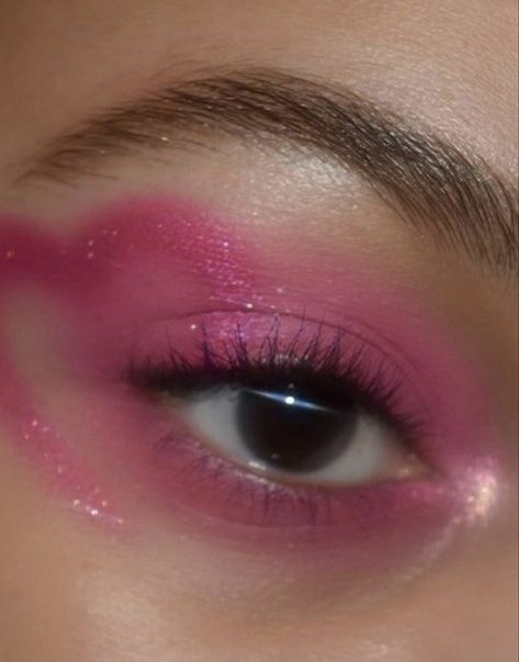 Mekap Mata, Indie Makeup, Make Up Inspiration, Catty Noir, Smink Inspiration, Edgy Makeup, Makeup Eye Looks, Creative Eye Makeup, Creative Makeup Looks