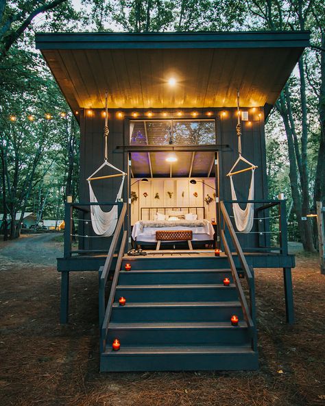 glass-house-trey-lane Glamping Building Ideas, Camp Ground Aesthetic, Glamping Resort Ideas, Camping Ground Ideas, Glamping Design Ideas, Glamping Cabin Ideas, Glamping Resorts Luxury Camping, Camp Ground Ideas, Camping Structures