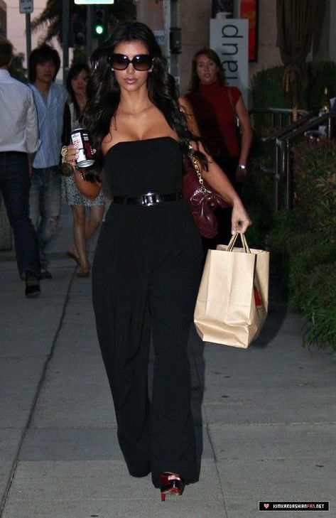 Clean Girl Looks, Kim Kardashian 2014, Kim Kardashian Shoes, Kim Kardashian 2000's, Young Kim Kardashian, 2010 Outfits, 2000s Fashion Aesthetic, Leather Leggings Fashion, Kim Kardashian Outfits