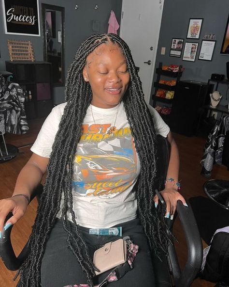 Indianapolis Hairstylist on Instagram: "❗️New Style ❗️30 inch Caribbean Locs ! Hair Provided ! #indianapolisbraider #knotlessbraids #hairstyles #braids #317hairstylist #indianapolisbraider #locstyles #softlocs #317hairstylist #butterflylocs #36inchsoftlocs" 36 Inch Locs, 30 Inch Butterfly Locs, Knotlessbraids Hairstyles, Butterfly Locs, Hairstyles Braids, Loc Styles, Locs, New Style, Hair Ideas