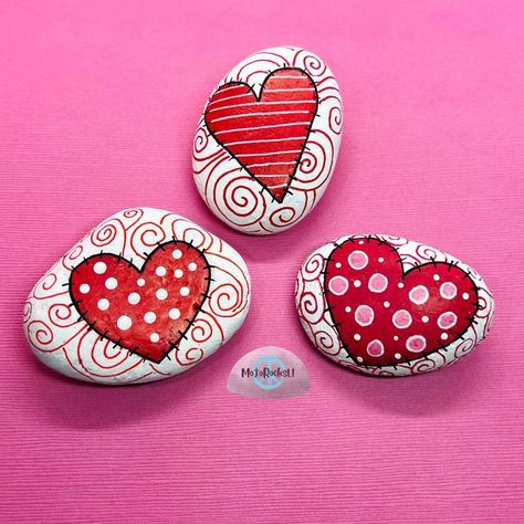 Rock Painting Ideas Heart, Valentine Rock Painting, Valentines Rocks, Doodle Hearts, Stone Paintings, Instagram Doodle, Christmas Pebble Art, Painted Garden Rocks, Heart Rocks