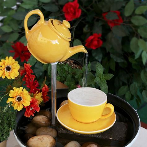 Teapot Fountain Teapot And Cup, Taman Air, Diy Water Fountain, Diy Fountain, نباتات منزلية, Patio Diy, Diy Water, Garden Fountains, Furniture Outdoor