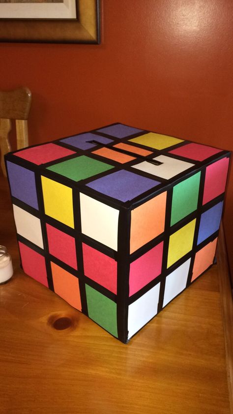 DIY Rubix Cube card box for graduation party :) Diy Rubix Cube Boxes, Rubix Cube Valentine Box Ideas, Gaming Valentines Boxes, Diy Rubix Cube, Diy Valentines Box, Kids Valentine Boxes, Valentine Card Box, School Valentines, Party College