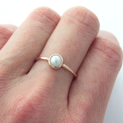 Pearl Gold Ring, Gem Engagement Rings, Ring With Pearl, Pearl Rings Vintage, Gold Jewels Design, Silver Pearl Ring, Pearl Engagement Ring, Wedding Ring For Her, Gold Bride Jewelry