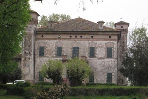 Cmbyn House, Call Me By Your Name House, English Countryside Home, Somewhere In Northern Italy 1983, Classic Villa, Italian Home, Interesting Buildings, Italy Aesthetic, Countryside House