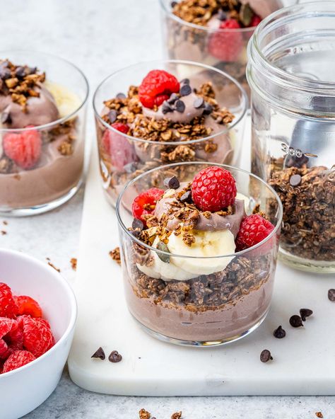 Cfc Recipes, Crush Challenge, Yogurt Parfait Recipe, Clean Eating Kids, Morning Recipes Breakfast, Yogurt Parfaits, Chocolate Yogurt, Granola Recipe Homemade, Real Foods