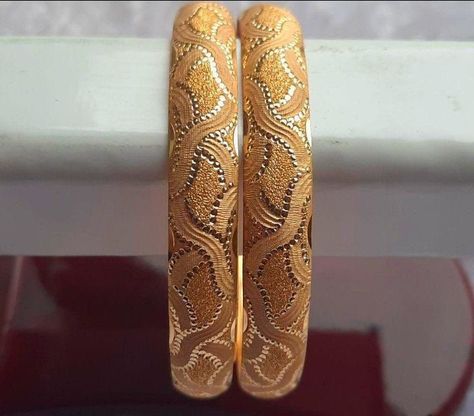 Latest Gold Bangles, Dubai Gold Bangles, Gold Bangle Watch, Gold Kangan, Beautiful Wedding Jewelry, Unique Gold Jewelry Designs, Bridal Necklace Designs, Bride Jewelry Set, Gold Bangles For Women