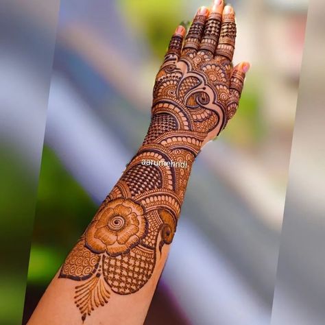 Backside Hand Mehndi Design, Backside Mehendi Design, Mehandhi Designs Simple Modern, Hug Cartoon, Beautiful Simple Mehndi Design, Back Hand Mehndi Design, Short Mehndi Design, Cultural Values, Mehndi Designs Simple