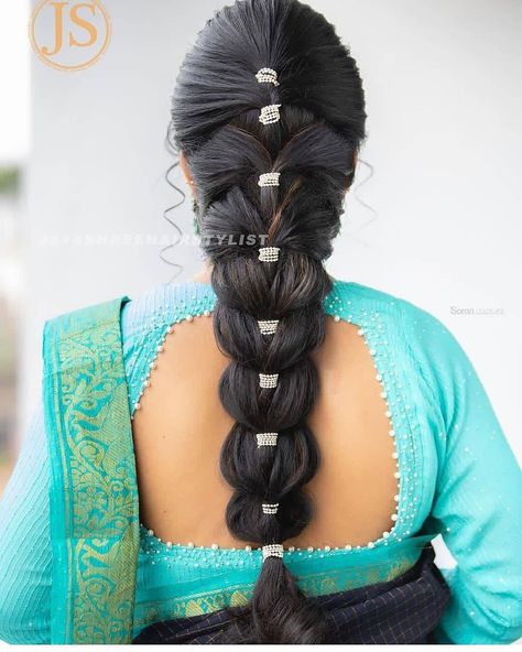 Hairstyles For House Warming Indian, Hairstyles For Medium Length Hair Wedding Indian On Saree, Feminine Hairstyle, Blouse Inspiration, South Indian Wedding Hairstyles, Bridal Hairstyle Indian Wedding, Hair Style On Saree, Feminine Hairstyles, Hair Style Vedio