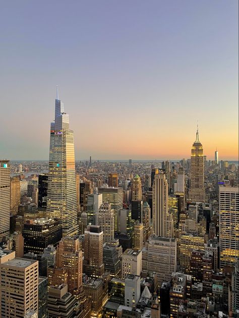 New York Golden Hour, Swift Aesthetic, New York City Aesthetic, New York City Skyline, City Aesthetic, Visual Communication, City Skyline, Golden Hour, New York Skyline