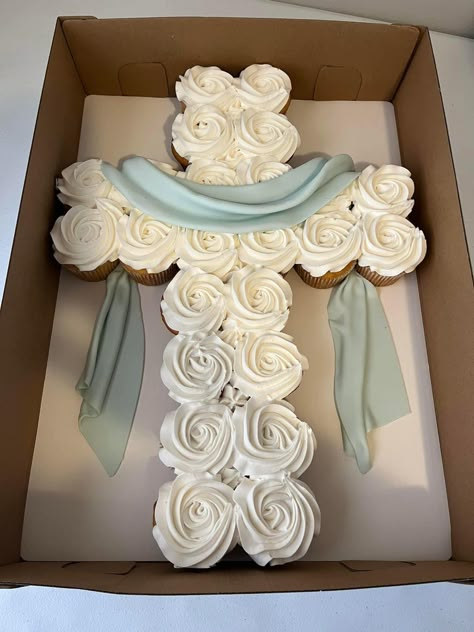 Boys First Communion Cakes, Baby Dedication Cake, Boy Communion Cake, Dedication Cake, Baptism Cupcakes, Baptism Party Decorations, Cross Cakes, First Communion Cakes, Boys First Communion