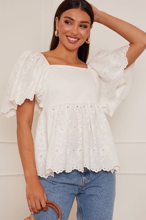 100% Polyester.Womens Chi Chi London White Short Sleeve Broderie Peplum Top -  white Polyester Women > Blouses Rooftop Brunch, Chi Chi London, Weekend Wardrobe, Puff Sleeve Blouse, Chi Chi, Cute Top, Light Wash Jeans, Design Product, Wash Jeans