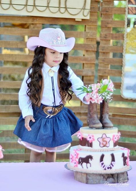 Cowgirls Birthday Party Ideas, Toddler Cowgirl Birthday Party, Cowgirl Toddler Birthday Party, Cowgirl Outfits For Girls, Cowgirl Pinata, Spirit Birthday Party Ideas, Cowgirl Birthday Party Outfit, Outfits Cumpleaños, Bolo Country