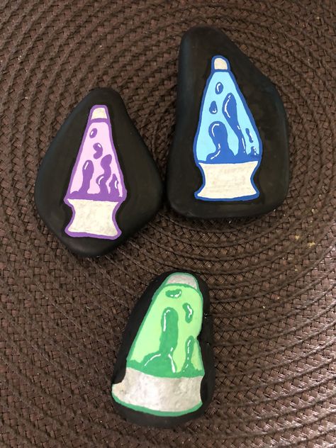 Hippy Painted Rocks, Glow In The Dark Painted Rocks, Space Painted Rocks, Alien Painted Rocks, Rock Painting Ideas Aesthetic Indie, Camping Painted Rocks, Hippie Cookies, Rock Painting Ideas Aesthetic, Rocks To Paint