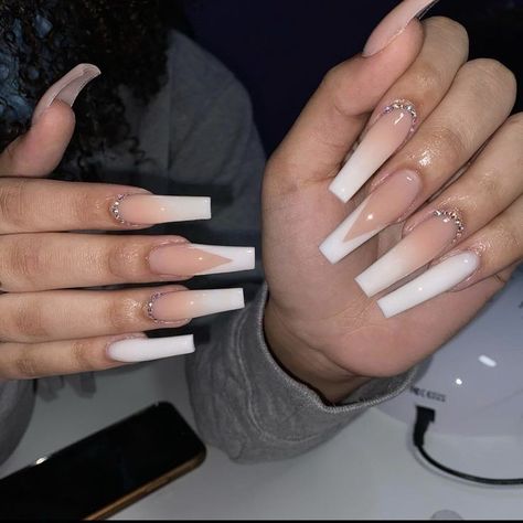 Medium Baddie Nails, White And Nude Nails, Lilith Nails, Medium Long Nails, Unghie Sfumate, Tapered Square Nails, Ombre Acrylic Nails, Glamour Nails, Nails Now