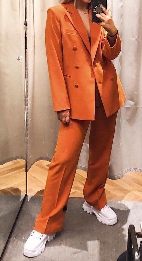 the shiny orange suit. Orange Blazer Outfits, Pantalon Orange, Formal Pant Suits, Blazer Fits, Orange Suit, 일본 패션, Blazer Outfits For Women, Orange Blazer, Orange Pants