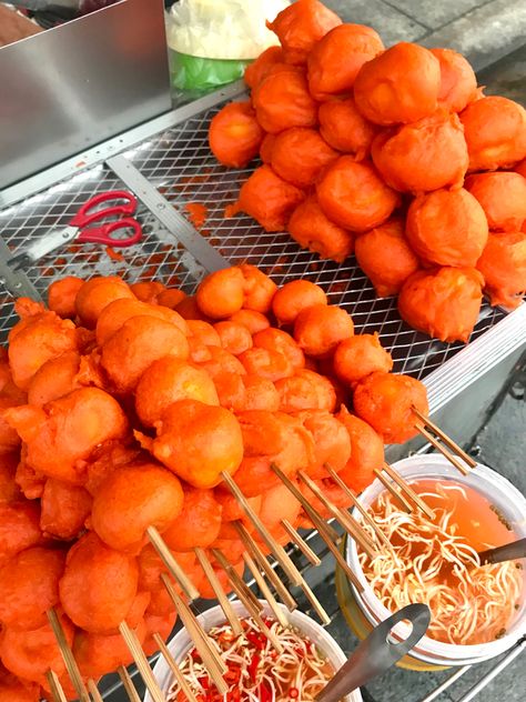 Kwek Kwek Street Food Philippines, Kwek Kwek, Pregnancy Kit, Filipino Street Food, Filipino Foods, Street Foods, Manila Philippines, 14th Birthday, Corn Dogs