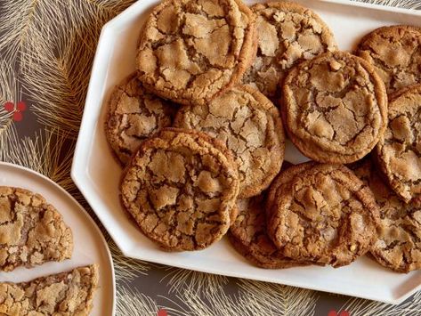 Get Pan-Banging Pecan Snickerdoodle Cookies Recipe from Food Network Chocolate Toffee Bars, Snickerdoodle Cookies Easy, Cinnamon Pecans, Toffee Bars, Snickerdoodle Cookies, Internet Famous, Snickerdoodle Cookie Recipes, Best Christmas Cookies, Chocolate Toffee